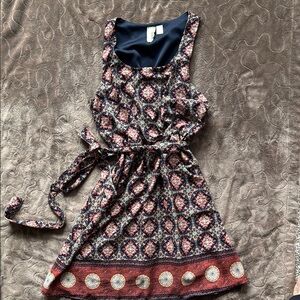 Boutique sleeveless dress. Gently used. Size small. Pockets. Lined.